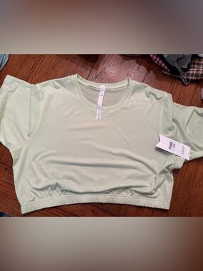 Stori Sprig Green Cropped Short Sleeve Top